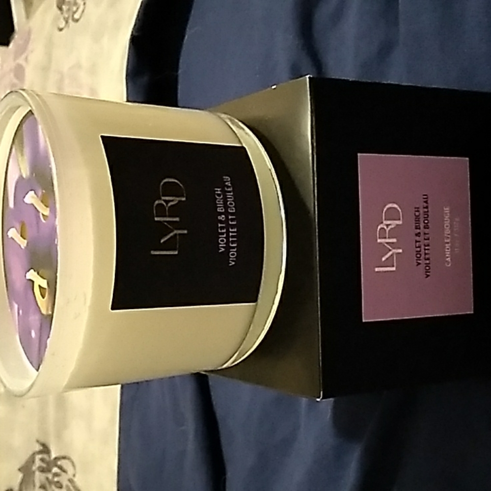 Avon LYRD Violet & Birch Candle